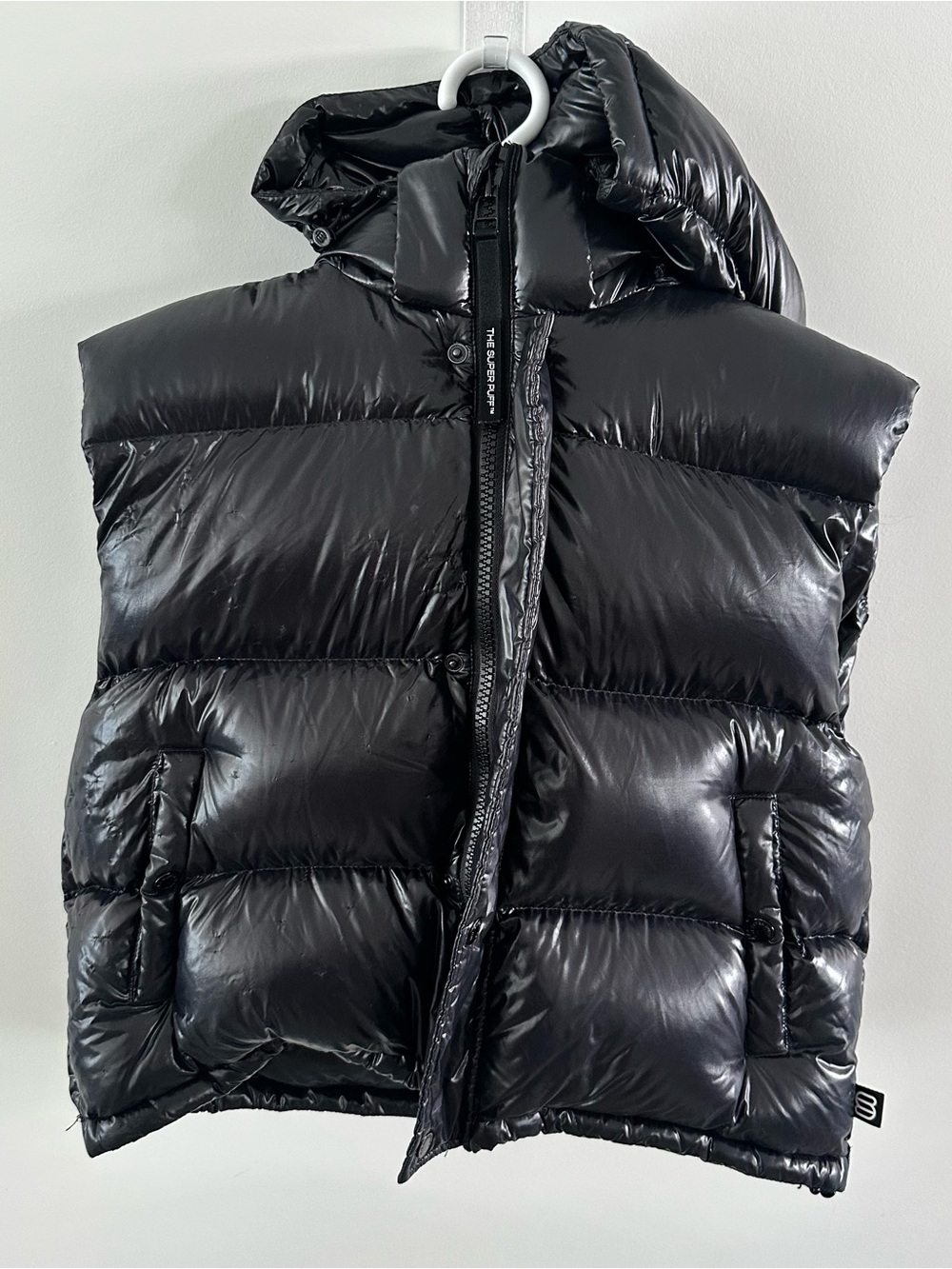 Aritzia Super Puff Glossy Black Hooded Puffer Vest - 700 Down Filled Size M